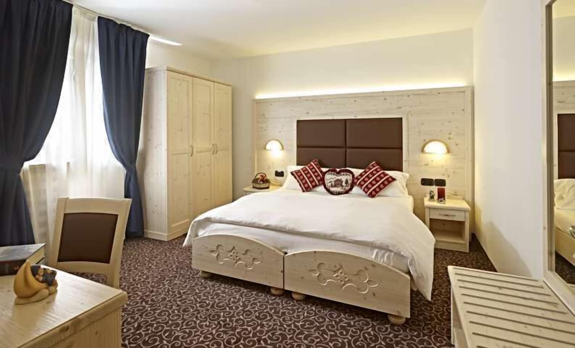 Hotel Europa Madonna di Campiglio Luaran gambar